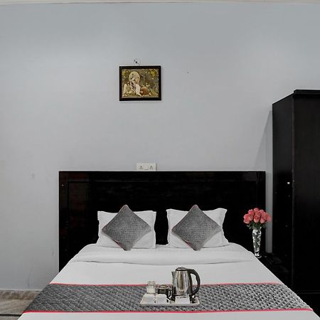 Collection O Samira Residency Near Botanic Garden Of Indian Republic Hotell Noida Exteriör bild