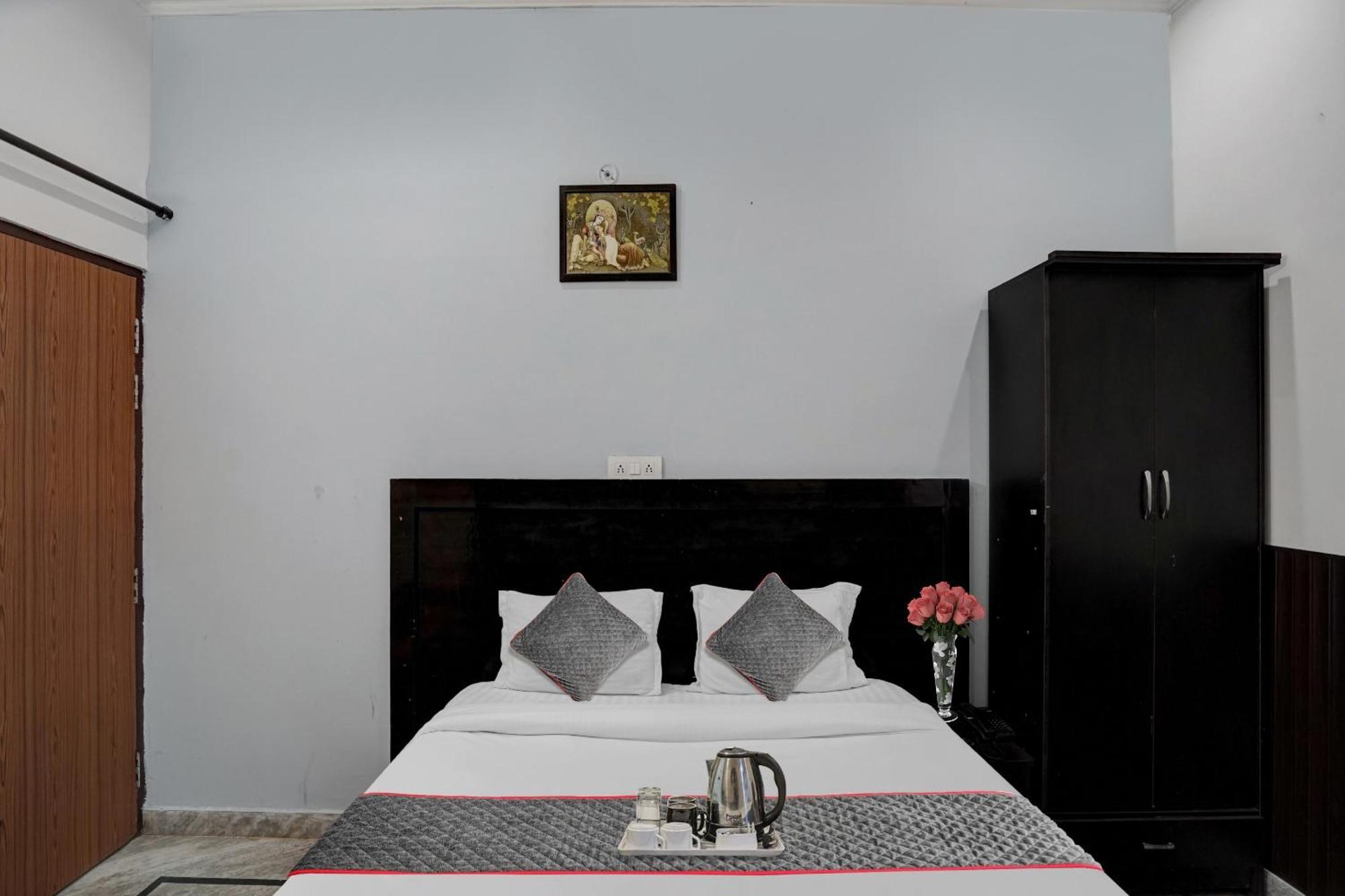 Collection O Samira Residency Near Botanic Garden Of Indian Republic Hotell Noida Exteriör bild