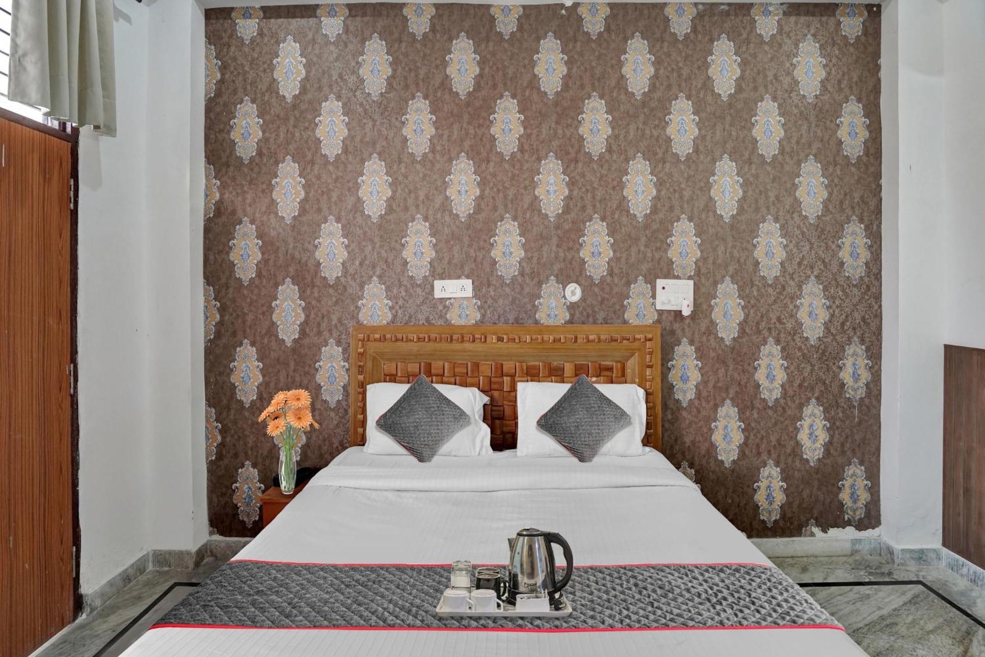 Collection O Samira Residency Near Botanic Garden Of Indian Republic Hotell Noida Exteriör bild