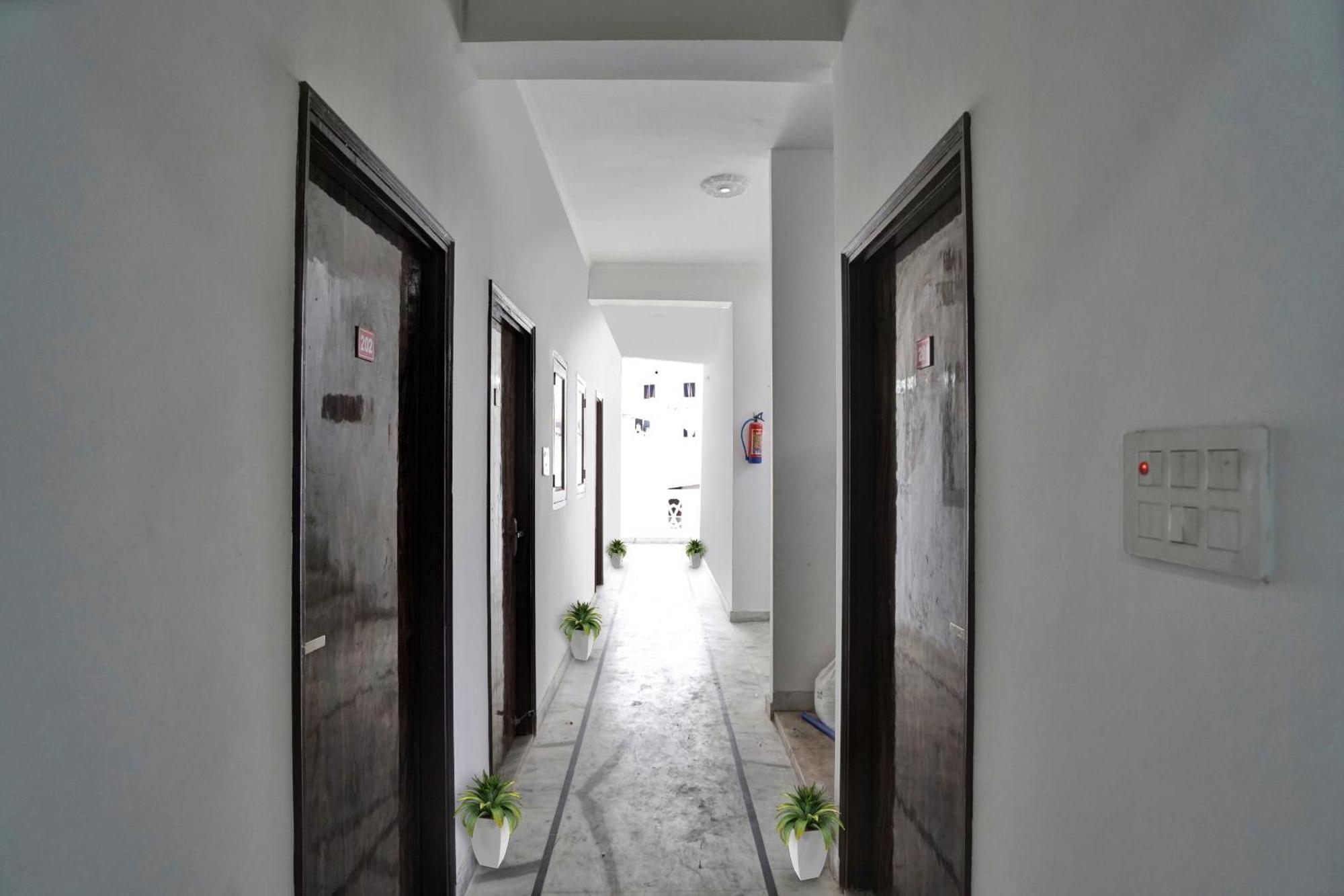 Collection O Samira Residency Near Botanic Garden Of Indian Republic Hotell Noida Exteriör bild