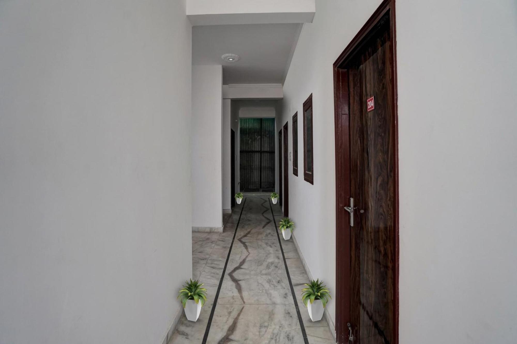 Collection O Samira Residency Near Botanic Garden Of Indian Republic Hotell Noida Exteriör bild