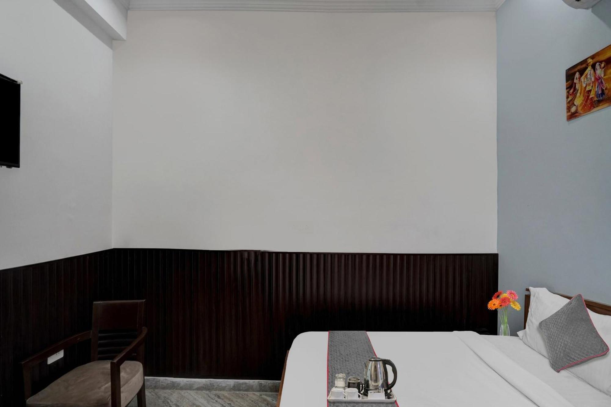 Collection O Samira Residency Near Botanic Garden Of Indian Republic Hotell Noida Exteriör bild