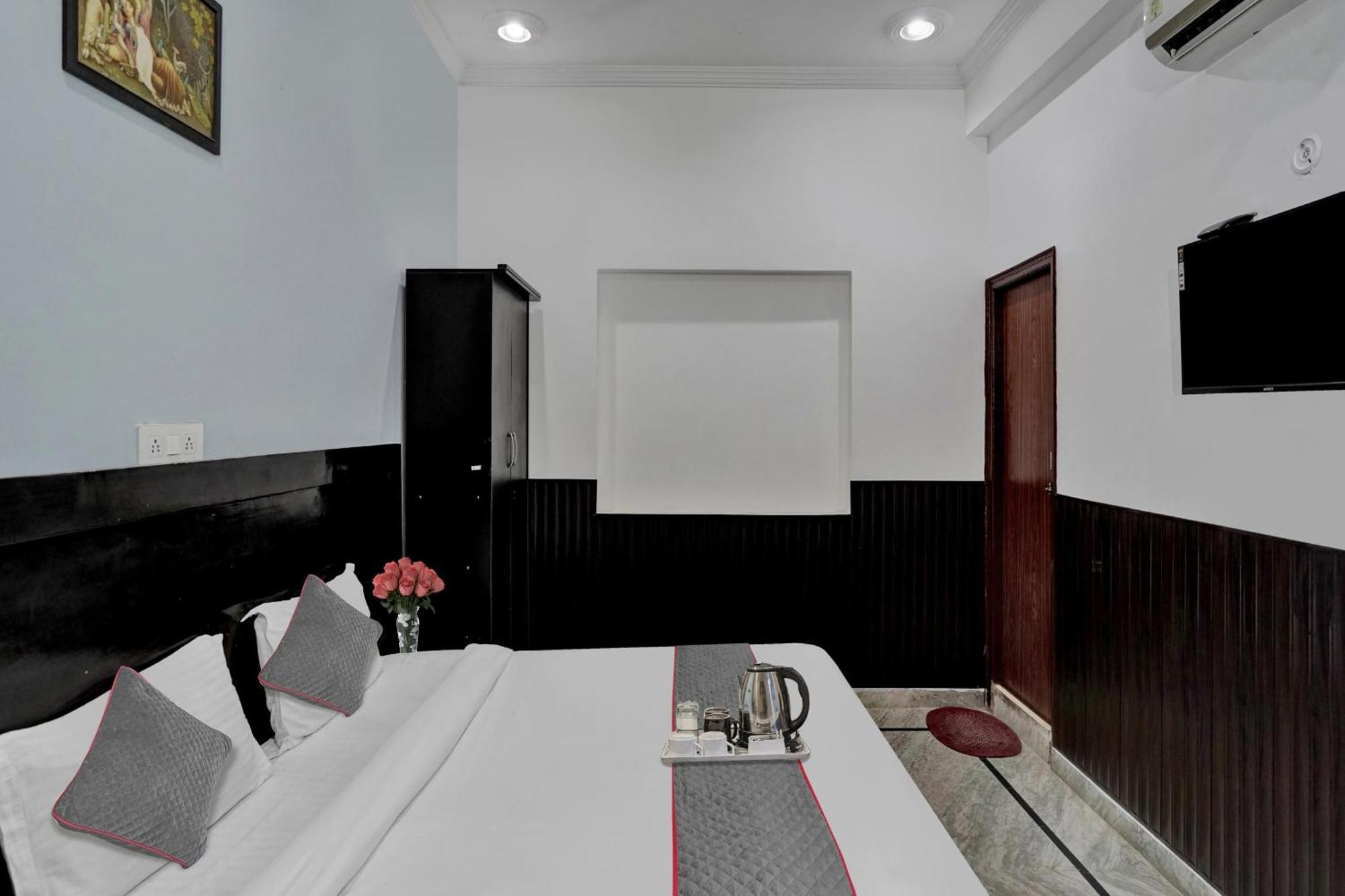 Collection O Samira Residency Near Botanic Garden Of Indian Republic Hotell Noida Exteriör bild